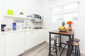 West Deco Boutique Apartments