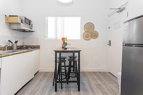 West Deco Boutique Apartments