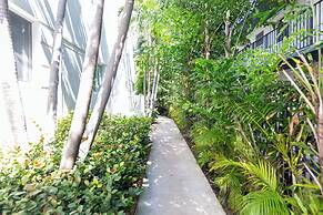 West Deco Boutique Apartments