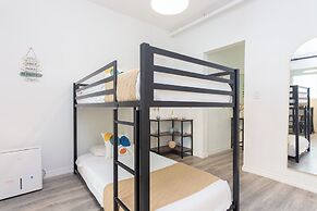 West Deco Boutique Apartments