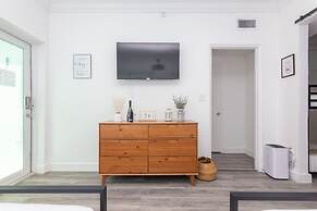 West Deco Boutique Apartments