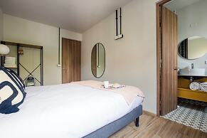 VICENTE SUAREZ by Mr. W