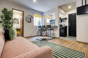 VICENTE SUAREZ by Mr. W