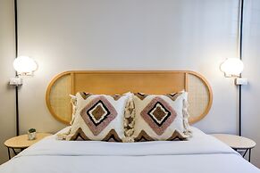 VICENTE SUAREZ by Mr. W