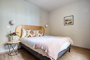 VICENTE SUAREZ by Mr. W