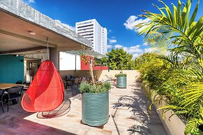 VICENTE SUAREZ by Mr. W