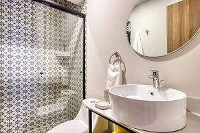 VICENTE SUAREZ by Mr. W