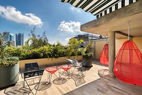 VICENTE SUAREZ by Mr. W