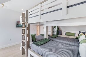 Lakeside Luxury 230 LAK