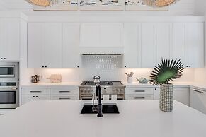 Lakeside Luxury 230 LAK