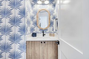 Lakeside Luxury 230 LAK