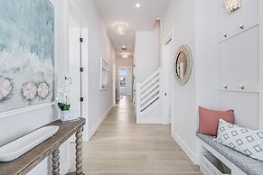 Lakeside Luxury 230 LAK