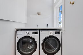 Lakeside Luxury 230 LAK