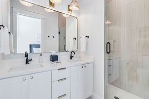 Lakeside Luxury 230 LAK