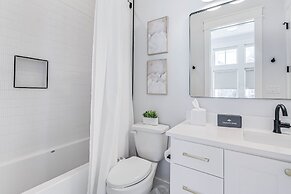 Lakeside Luxury 230 LAK