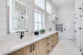 Lakeside Luxury 230 LAK