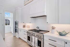 Lakeside Luxury 230 LAK