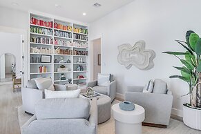 Lakeside Luxury 230 LAK