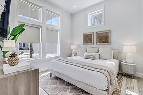 Lakeside Luxury 230 LAK