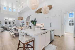 Lakeside Luxury 230 LAK