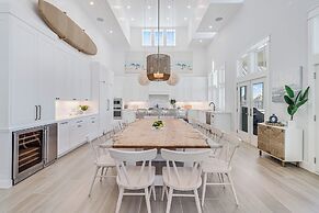 Lakeside Luxury 230 LAK