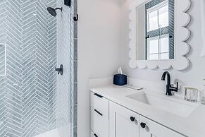 Lakeside Luxury 230 LAK