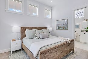 Lakeside Luxury 230 LAK