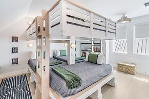 Lakeside Luxury 230 LAK