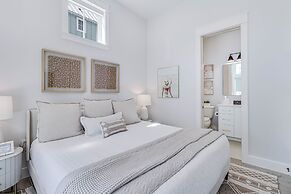 Lakeside Luxury 230 LAK