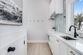 Lakeside Luxury 230 LAK