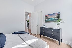 Lakeside Luxury 230 LAK