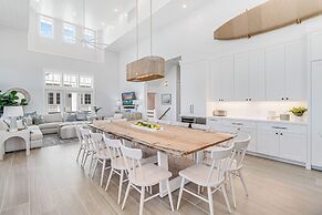 Lakeside Luxury 230 LAK