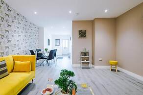 Old Trafford Two-bedroom Stay by Belvilla