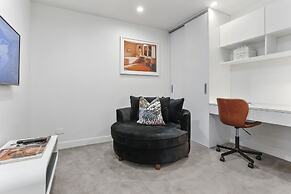 Elegant retreat in Wynyard Quarter