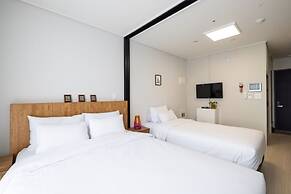 Grandbleu Hotel & Residence