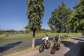 Unagi Wooden Villa by Emana