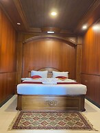 Lakefront Home Hotel