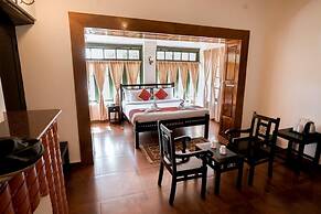 Lakefront Home Hotel