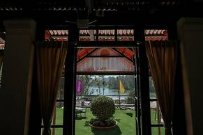 Lakefront Home Hotel