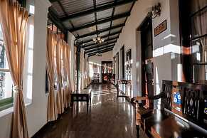 Lakefront Home Hotel