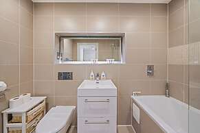 Modern 1-Bedroom Flat in Central London
