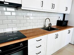 Roussos Place - Next To Splantzia Square - 2bd 2ba