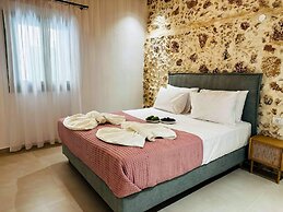 Roussos Place - Next To Splantzia Square - 2bd 2ba