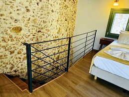 Roussos Place - Next To Splantzia Square - 2bd 2ba