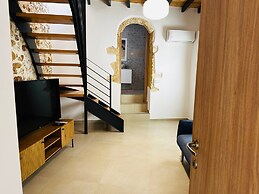 Roussos Place - Next To Splantzia Square - 2bd 2ba