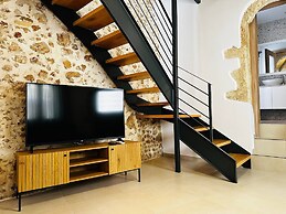 Roussos Place - Next To Splantzia Square - 2bd 2ba