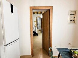 Roussos Place - Next To Splantzia Square - 2bd 2ba