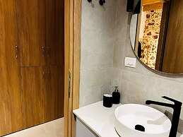 Roussos Place - Next To Splantzia Square - 2bd 2ba