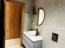 Roussos Place - Next To Splantzia Square - 2bd 2ba