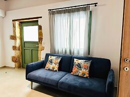 Roussos Place - Next To Splantzia Square - 2bd 2ba